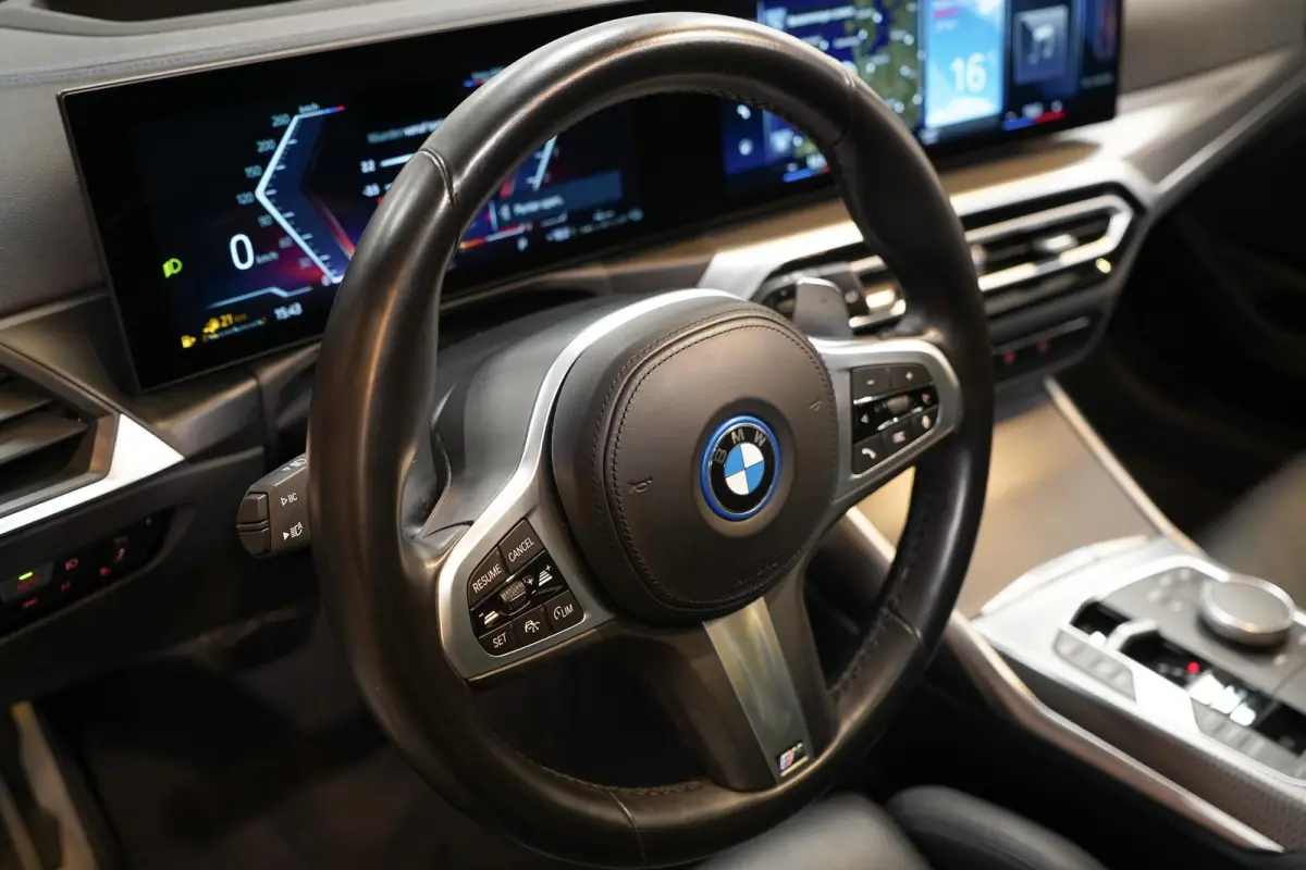 330e xDrive BTW|M Sport|PANO|Sportstoelen|HUD|ACC