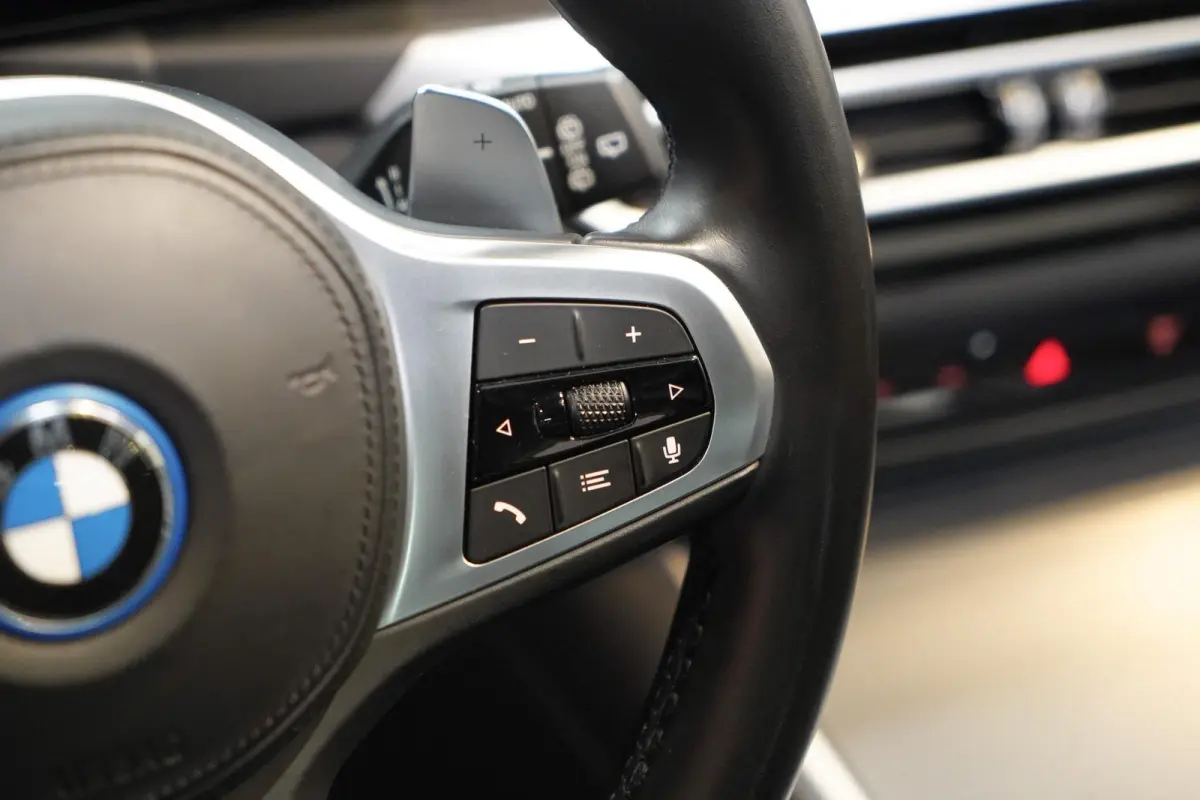 330e xDrive BTW|M Sport|PANO|Sportstoelen|HUD|ACC