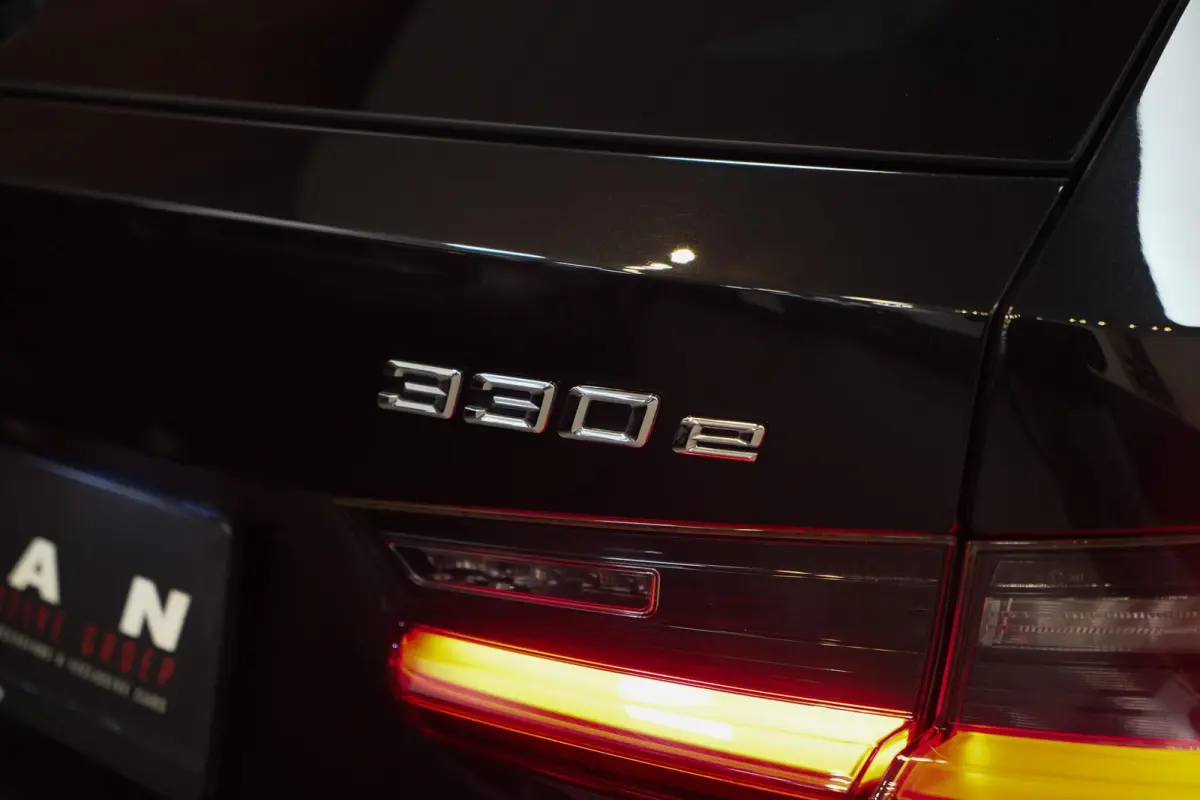 330e xDrive BTW|M Sport|PANO|Sportstoelen|HUD|ACC