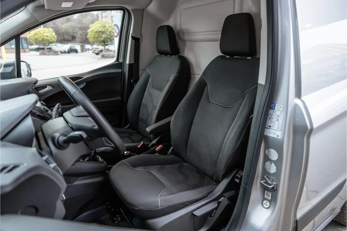 1.0 100 PK | Benzine | Navigatie | CarPlay | PDC | Stoelverwarming | Cruise control | MF Stuur | Airco | Nieuwe APK | Dealer onderhouden