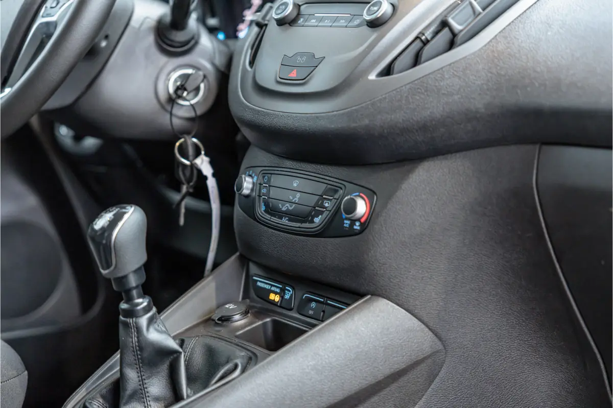 1.0 100 PK | Benzine | Navigatie | CarPlay | PDC | Stoelverwarming | Cruise control | MF Stuur | Airco | Nieuwe APK | Dealer onderhouden