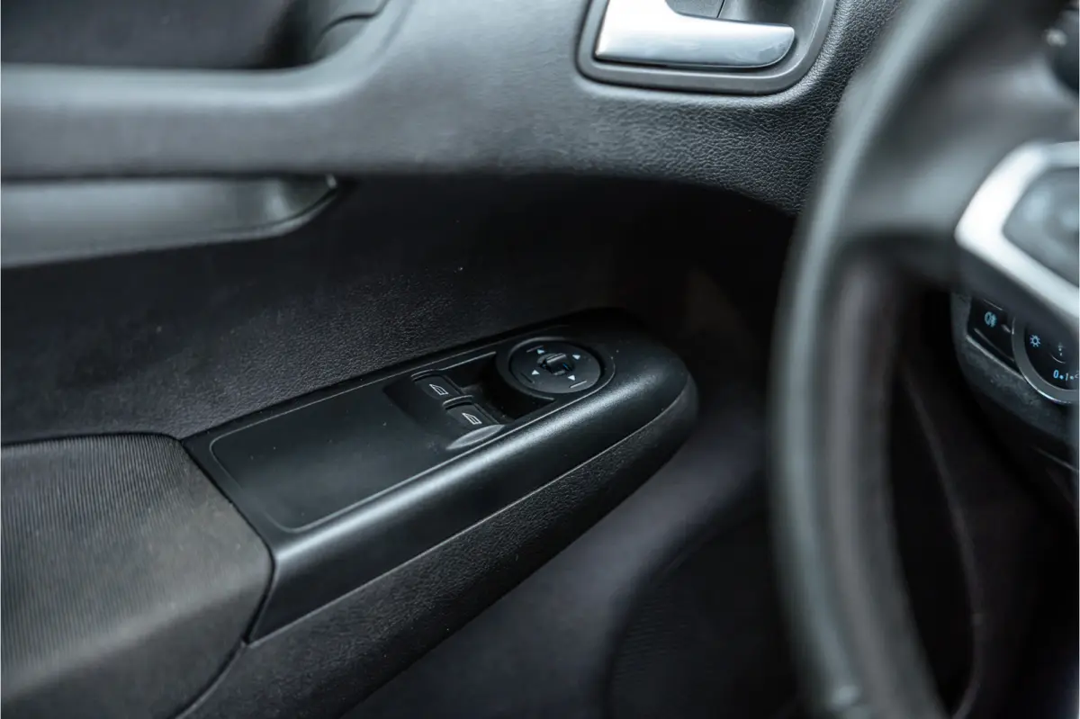 1.0 100 PK | Benzine | Navigatie | CarPlay | PDC | Stoelverwarming | Cruise control | MF Stuur | Airco | Nieuwe APK | Dealer onderhouden
