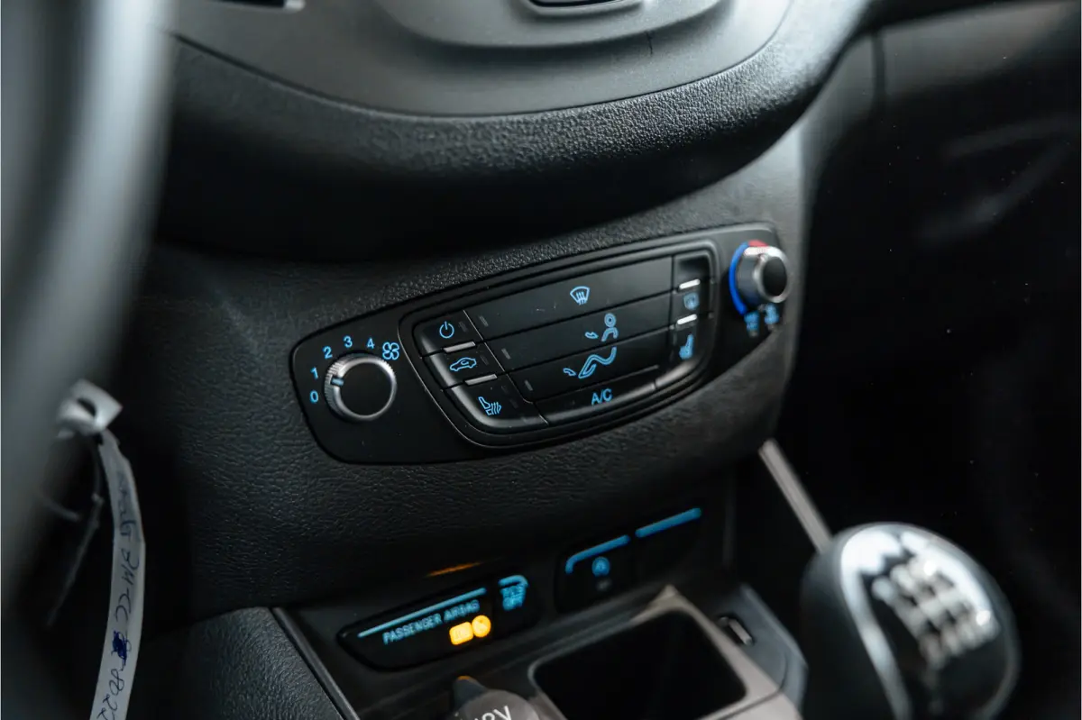 1.0 100 PK | Benzine | Navigatie | CarPlay | PDC | Stoelverwarming | Cruise control | MF Stuur | Airco | Nieuwe APK | Dealer onderhouden