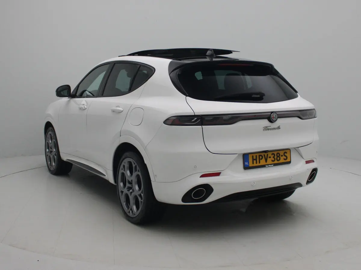 1.3T PHEV Tributo Italiano | Parkeercamera 360° | Harman-Kardon Soundsystem | Panoramisch Schuif/kantel Dak | Lederen Stoelen |
