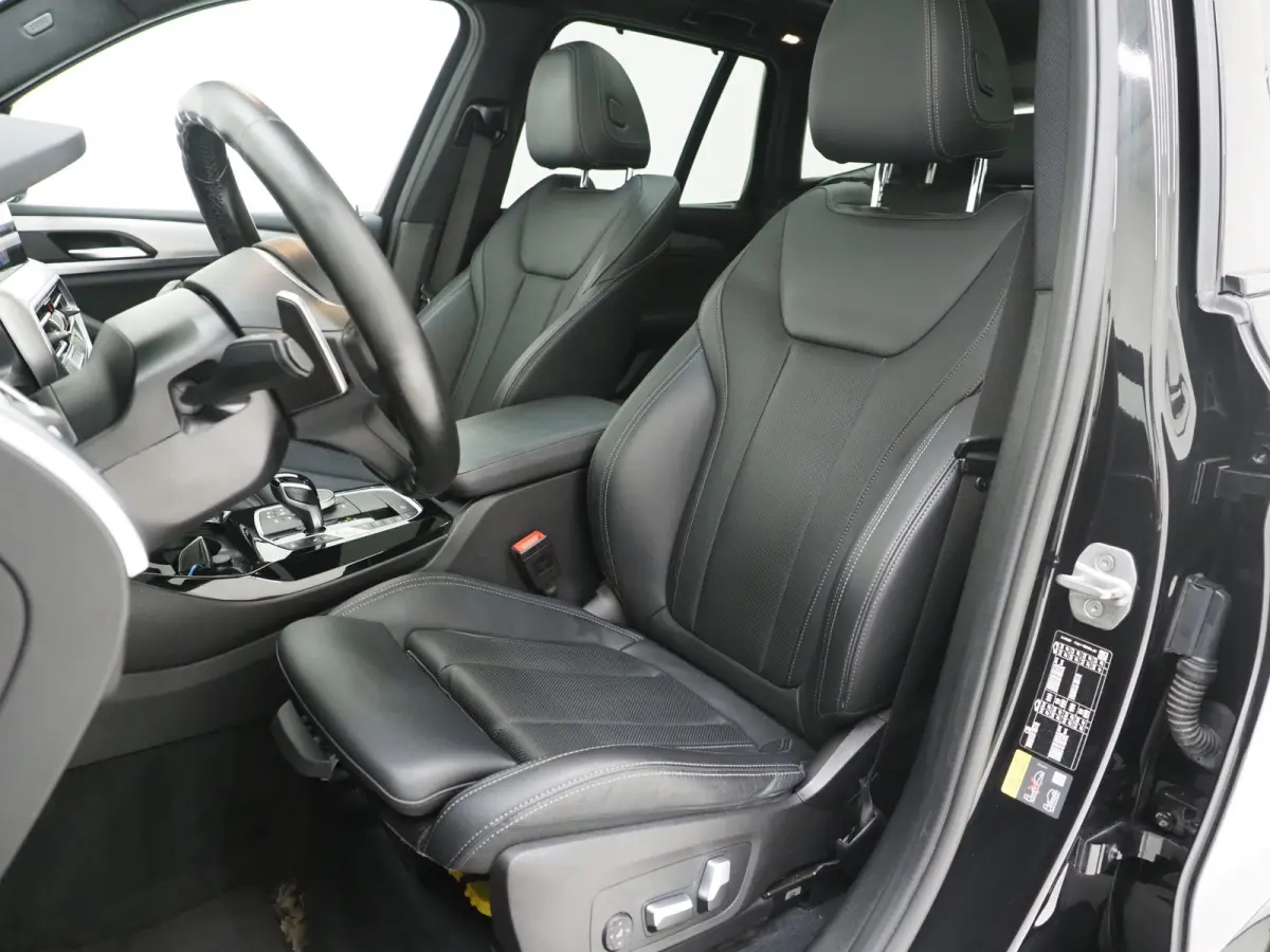 xDrive30e M Sport Shadow | LED Grille | Panoramadak | Leder | Memory | Camera | Keyless | Gesture Control