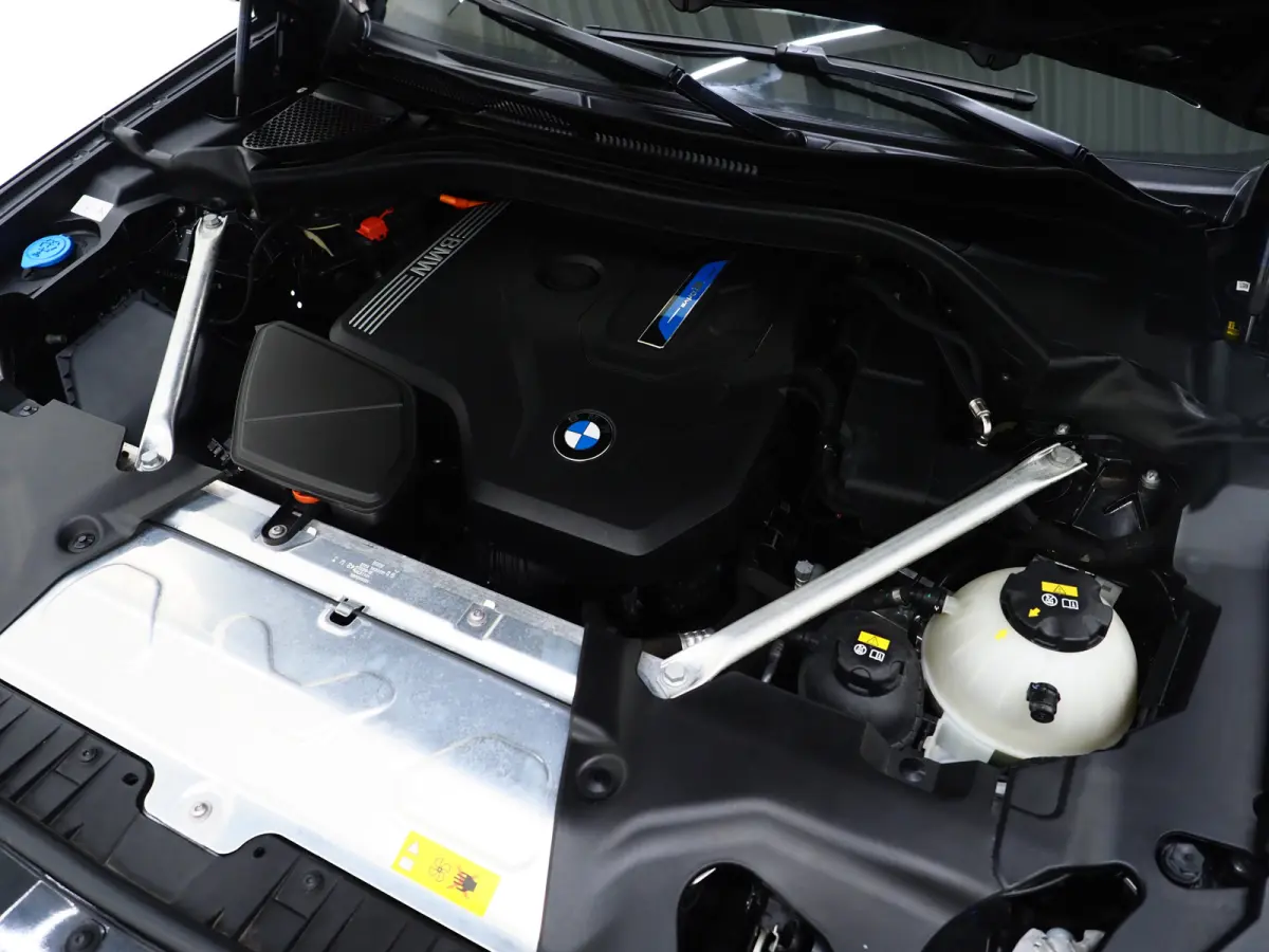 xDrive30e M Sport Shadow | LED Grille | Panoramadak | Leder | Memory | Camera | Keyless | Gesture Control