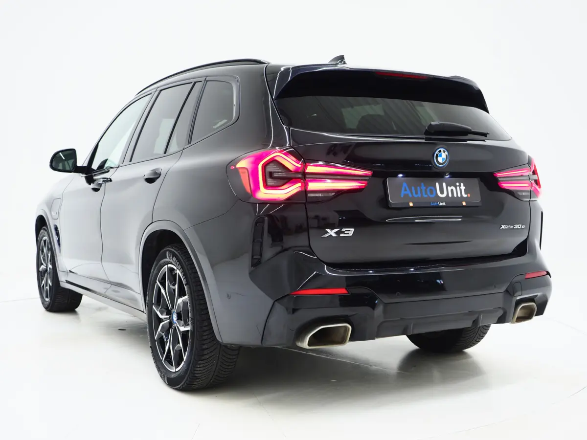 xDrive30e M Sport Shadow | LED Grille | Panoramadak | Leder | Memory | Camera | Keyless | Gesture Control