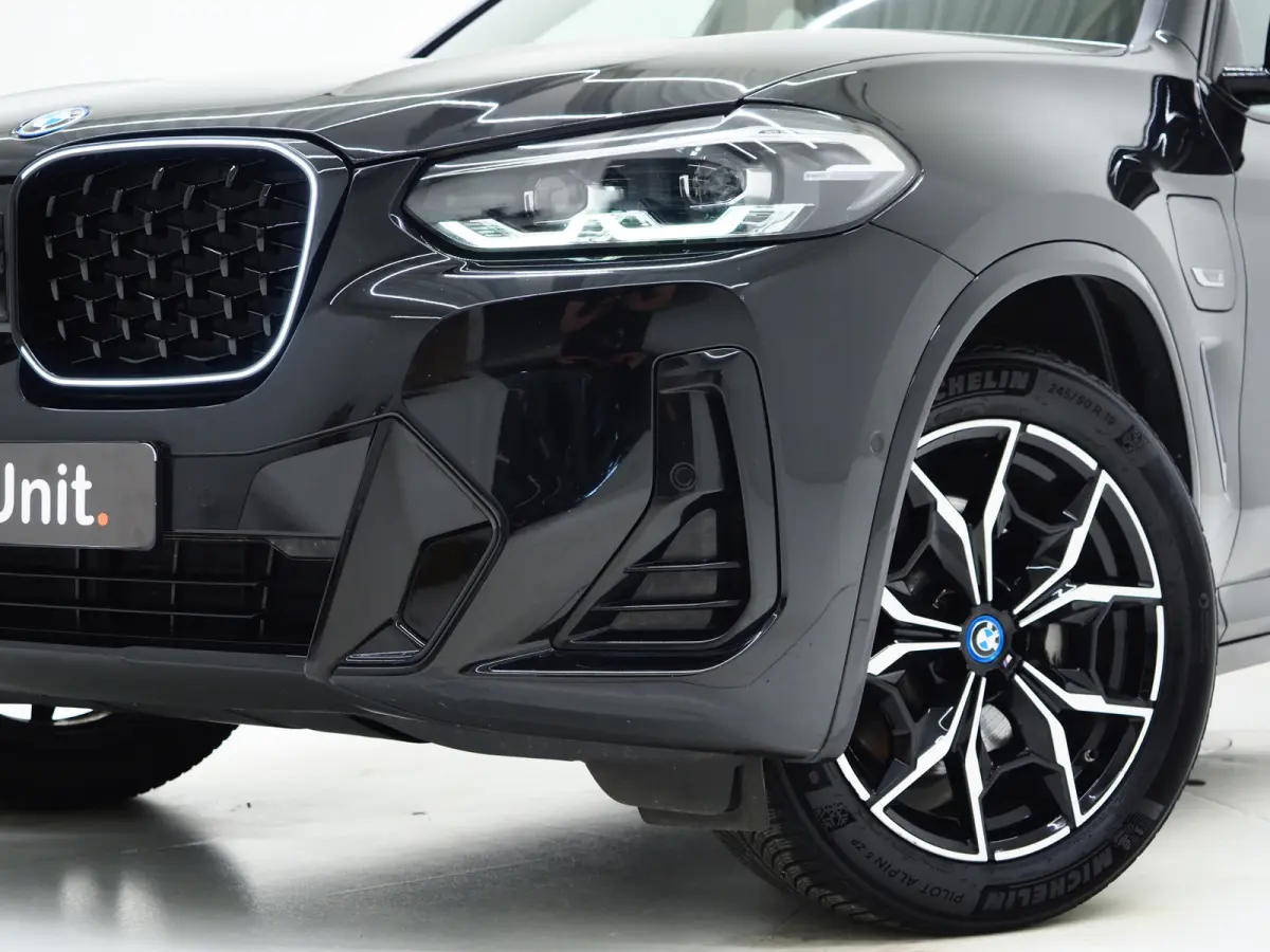 xDrive30e M Sport Shadow | LED Grille | Panoramadak | Leder | Memory | Camera | Keyless | Gesture Control