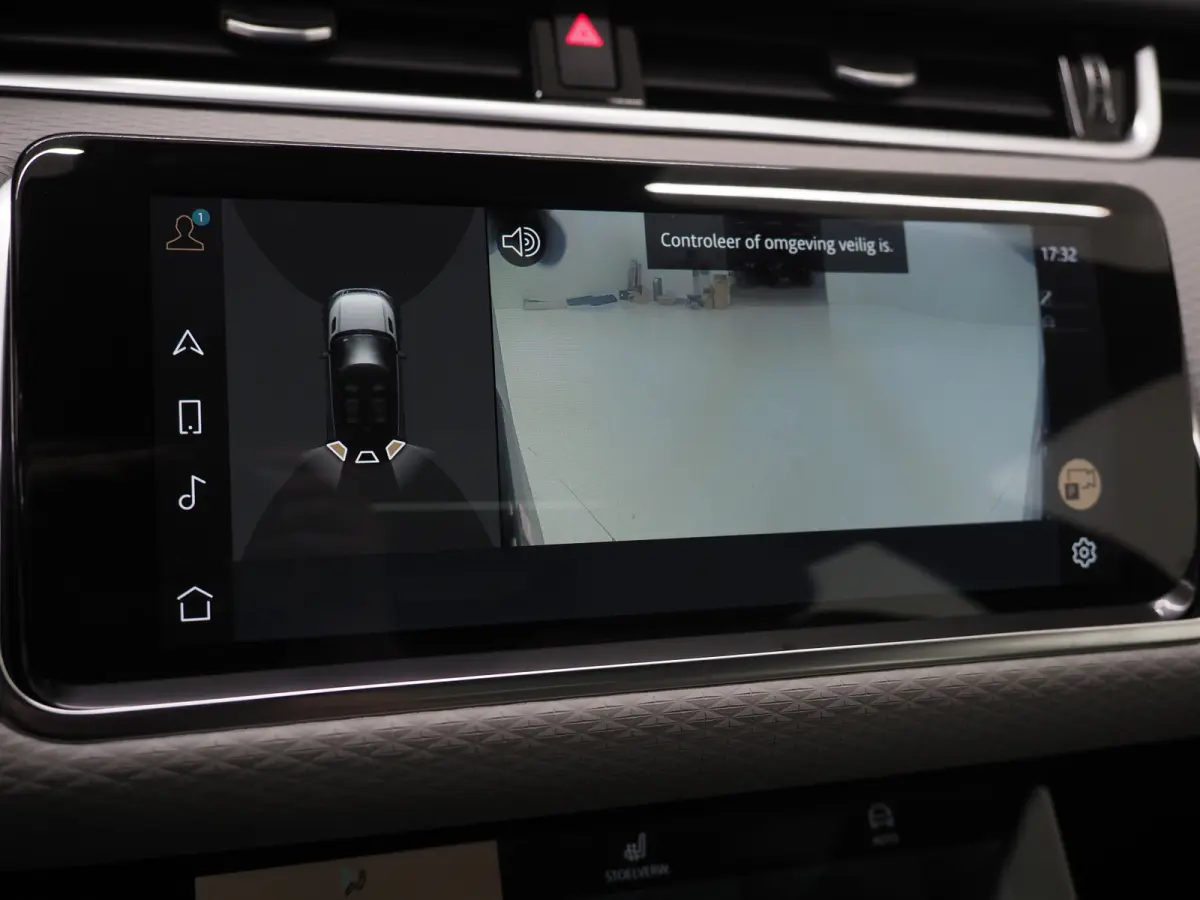 1.5 P300e AWD | Panoramadak | Leder | Camera | Stoelverwarming | Zwarte Hemel | Carplay
