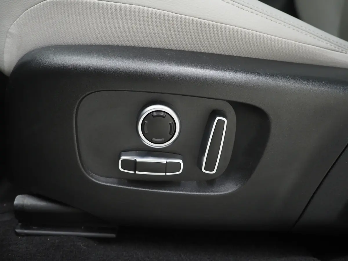 1.5 P300e AWD | Panoramadak | Leder | Camera | Stoelverwarming | Zwarte Hemel | Carplay