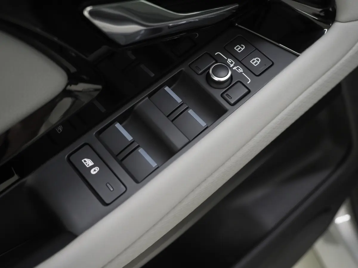 1.5 P300e AWD | Panoramadak | Leder | Camera | Stoelverwarming | Zwarte Hemel | Carplay