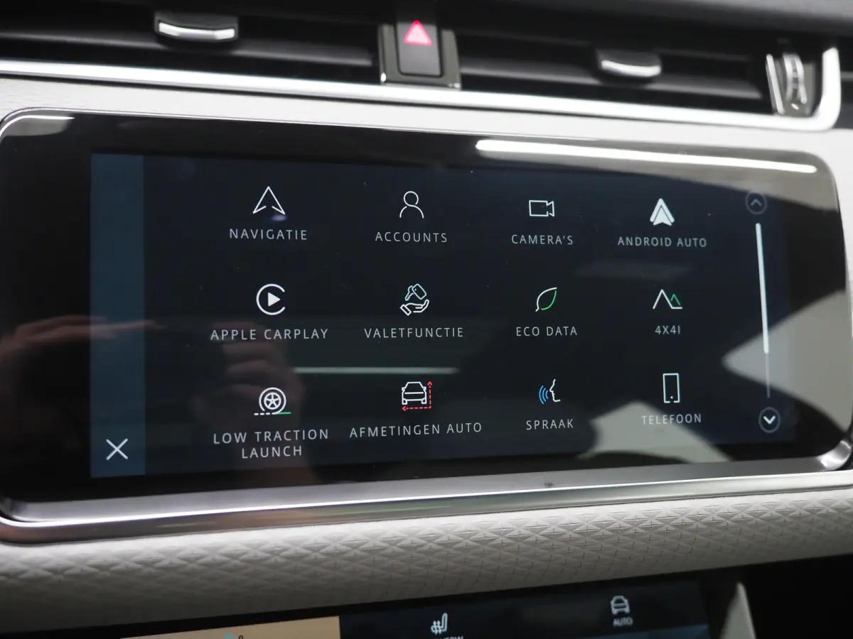 1.5 P300e AWD | Panoramadak | Leder | Camera | Stoelverwarming | Zwarte Hemel | Carplay