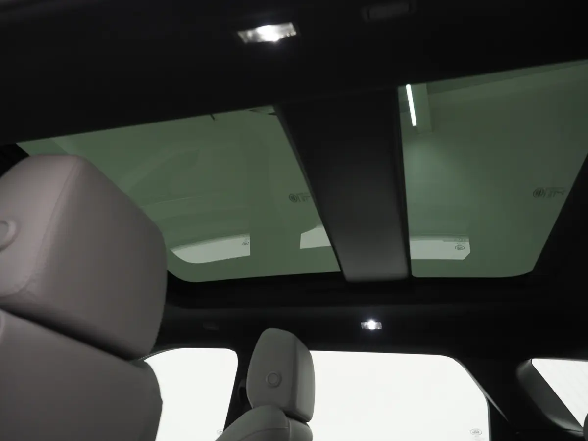1.5 P300e AWD | Panoramadak | Leder | Camera | Stoelverwarming | Zwarte Hemel | Carplay