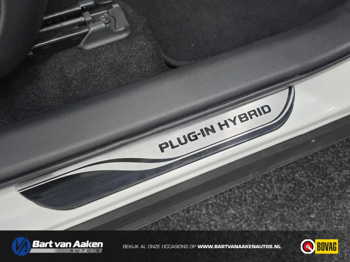2.5 Plug-in Hybrid AWD Bi-Tone Plus PHEV