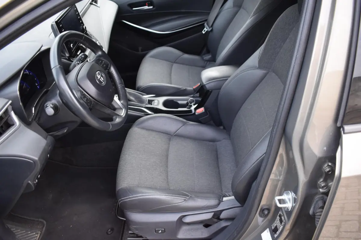 1.8 Hybrid Business Plus | Carplay | Stoelverwarming | Camera |