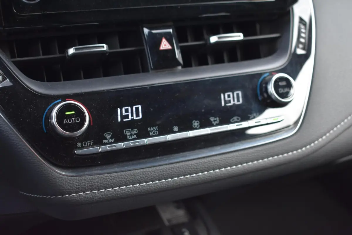 1.8 Hybrid Business Plus | Carplay | Stoelverwarming | Camera |