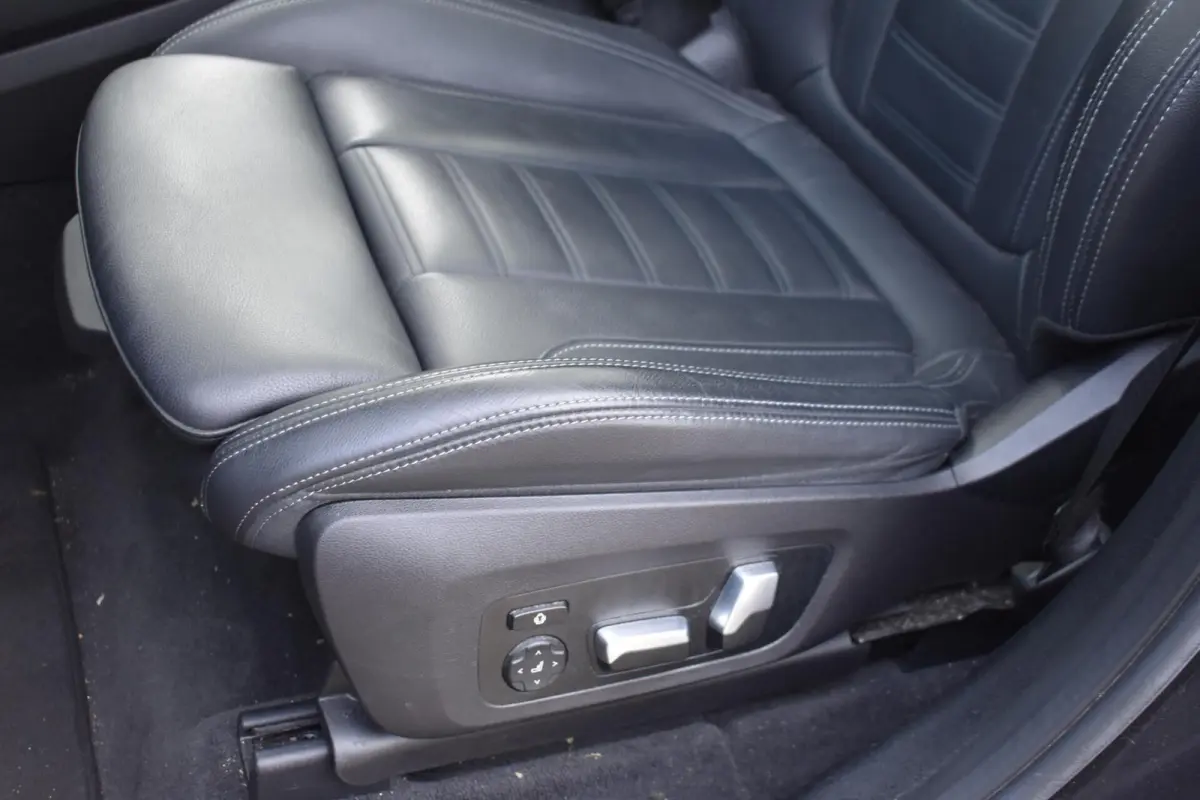 High Executive 80 kWh | Pano | Leder | 98% SOH | Head-up display |