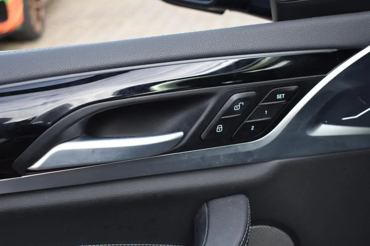 High Executive 80 kWh | Pano | Leder | 98% SOH | Head-up display |