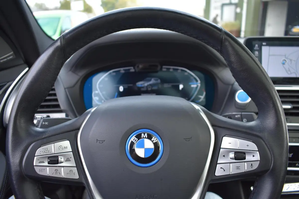 High Executive 80 kWh | Pano | Leder | 98% SOH | Head-up display |