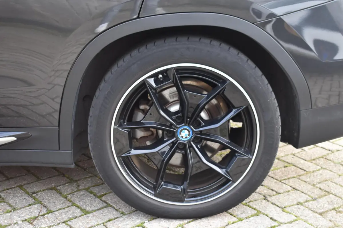 High Executive 80 kWh | Pano | Leder | 98% SOH | Head-up display |