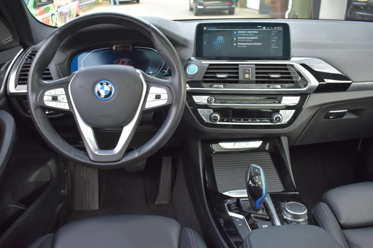 High Executive 80 kWh | Pano | Leder | 98% SOH | Head-up display |