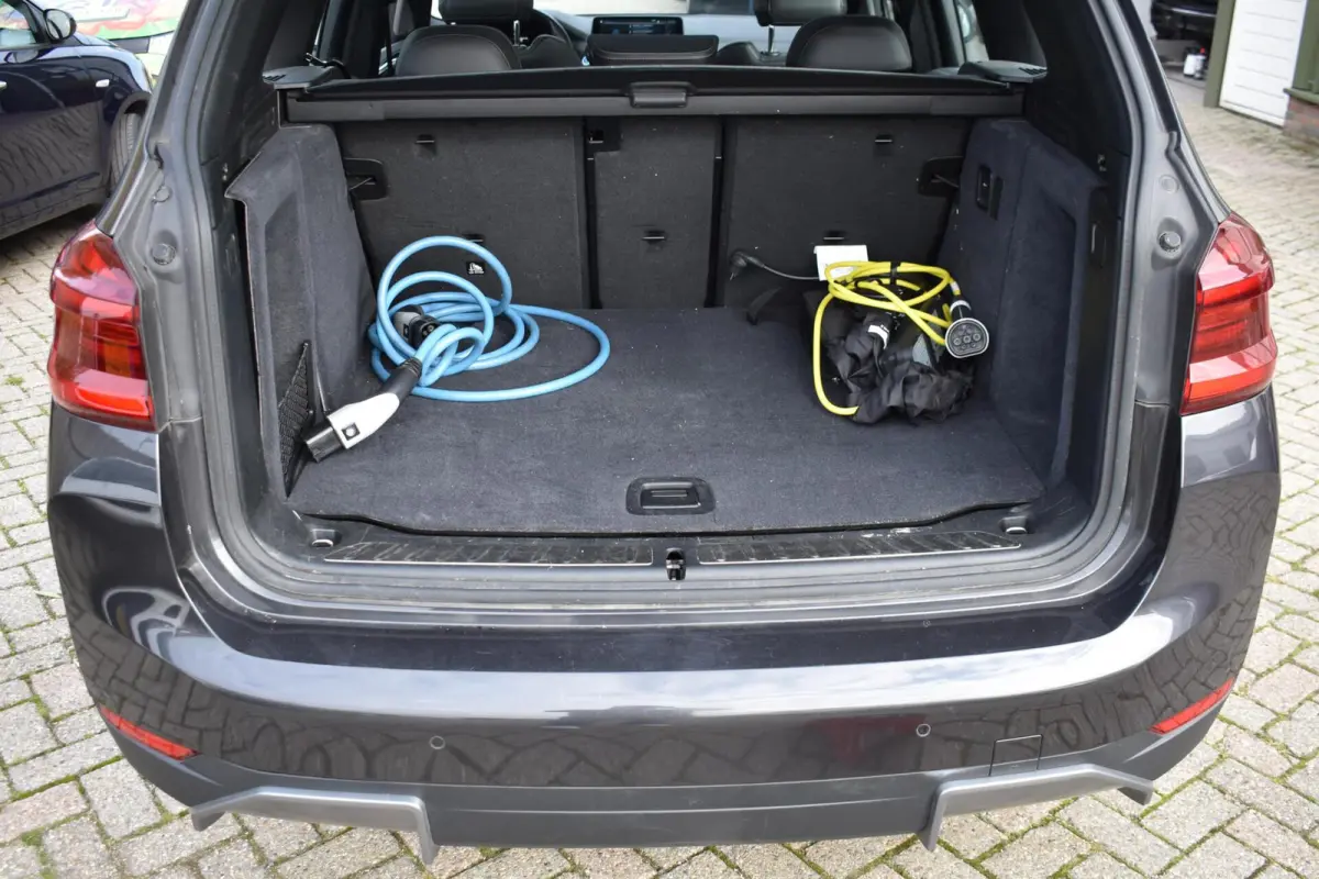 High Executive 80 kWh | Pano | Leder | 98% SOH | Head-up display |