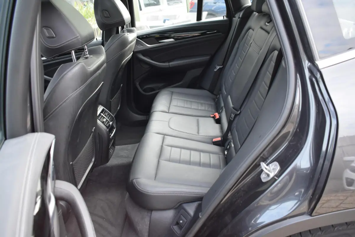 High Executive 80 kWh | Pano | Leder | 98% SOH | Head-up display |