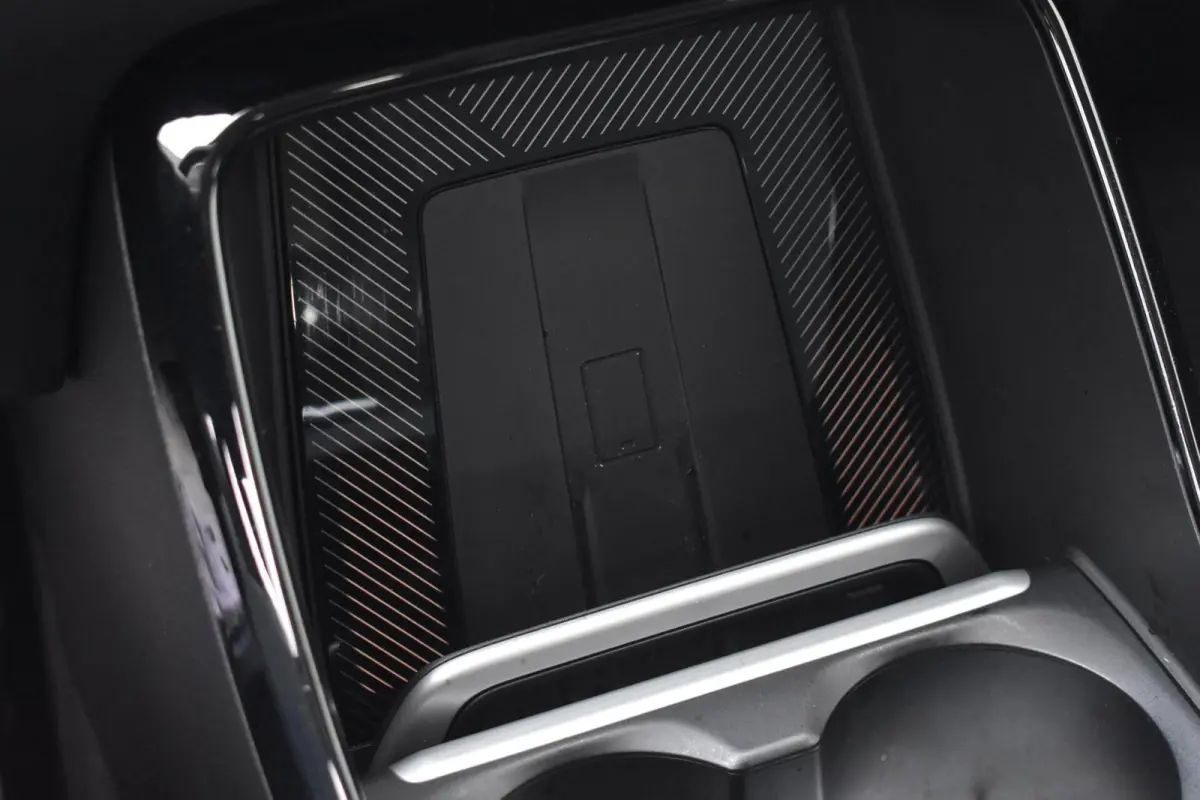eDrive20 67 kWh | Carplay | Stoelverwarming | 100% SOH | Privacy Glass |