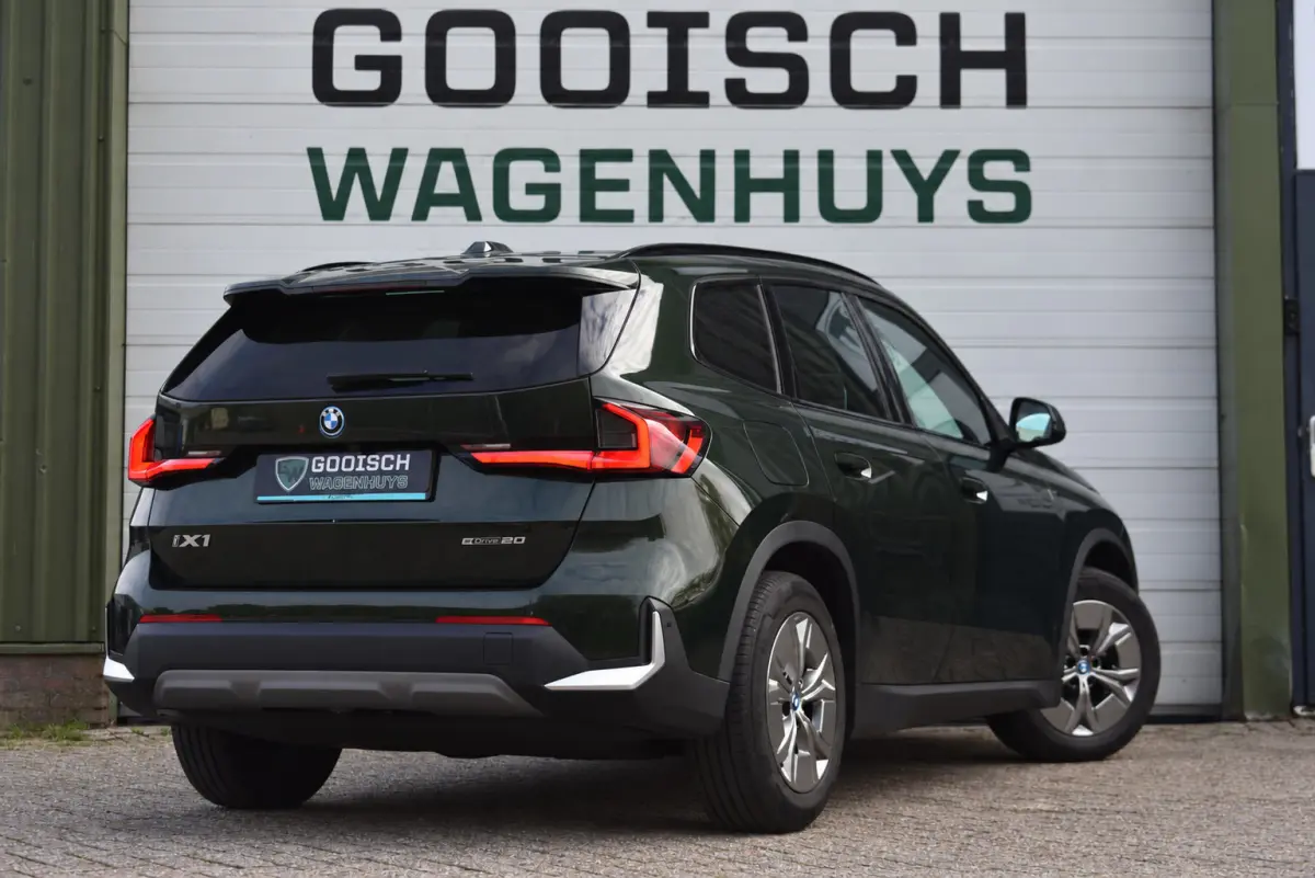 eDrive20 67 kWh | Carplay | Stoelverwarming | 100% SOH | Privacy Glass |