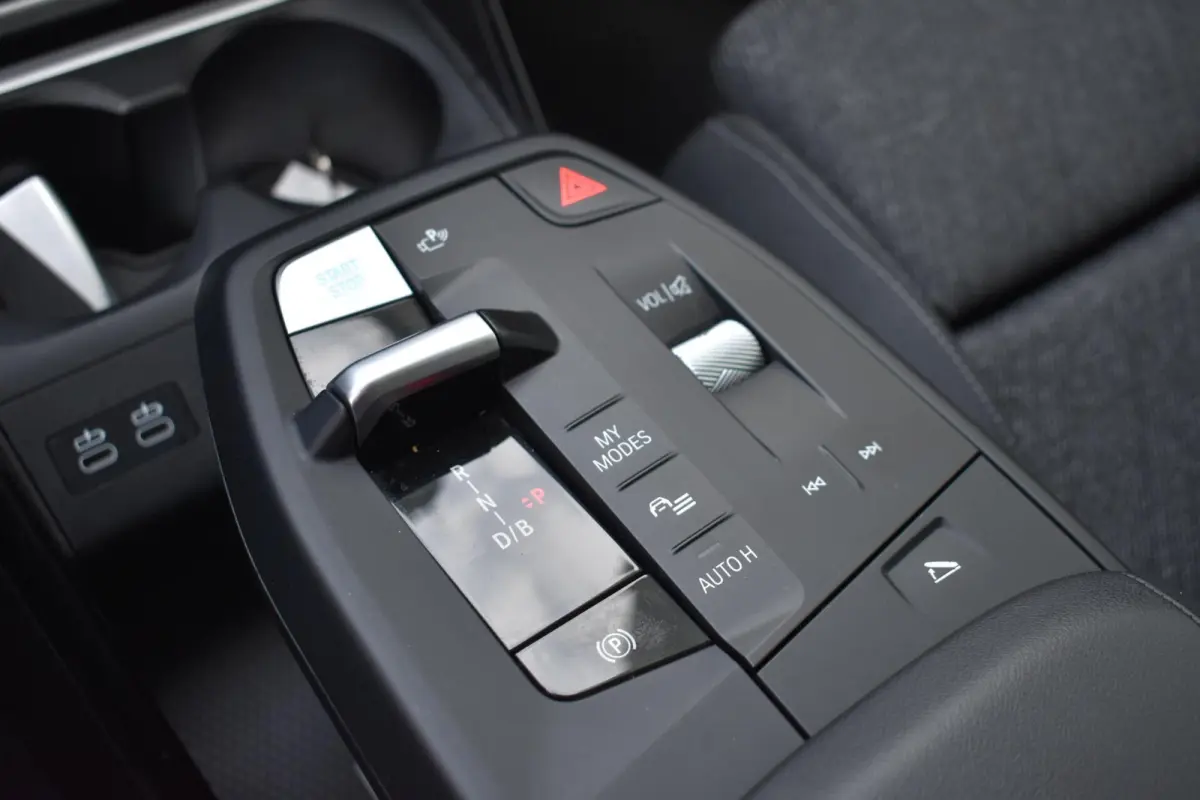 eDrive20 67 kWh | Carplay | Stoelverwarming | 100% SOH | Privacy Glass |