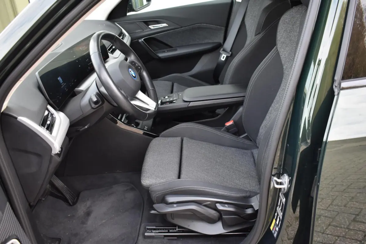 eDrive20 67 kWh | Carplay | Stoelverwarming | 100% SOH | Privacy Glass |
