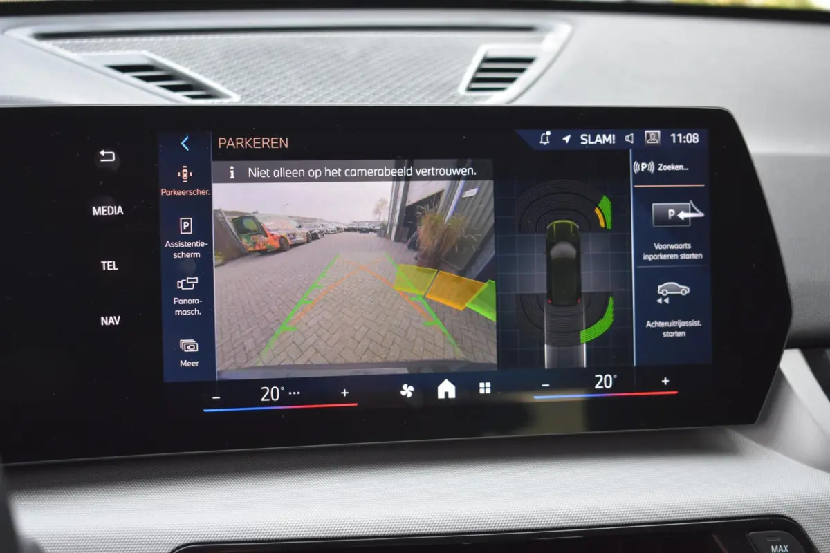 eDrive20 67 kWh | Carplay | Stoelverwarming | 100% SOH | Privacy Glass |