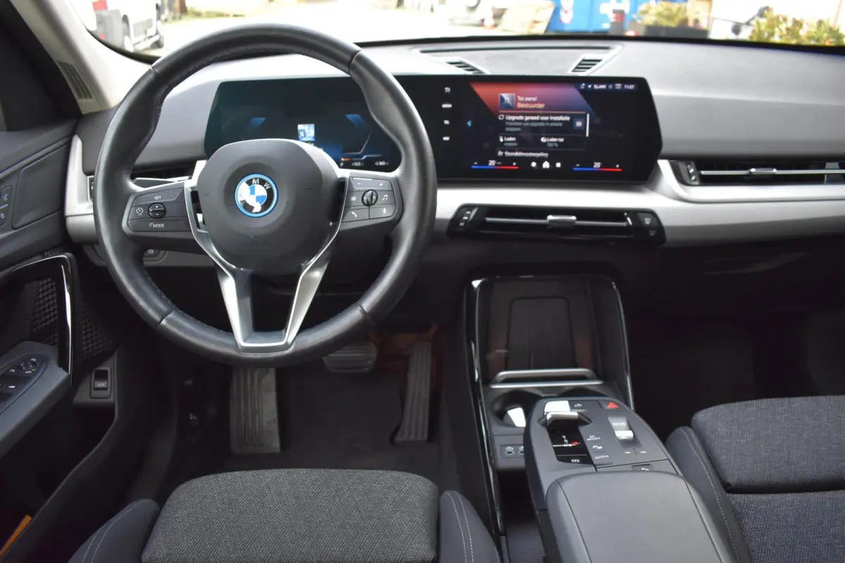 eDrive20 67 kWh | Carplay | Stoelverwarming | 100% SOH | Privacy Glass |