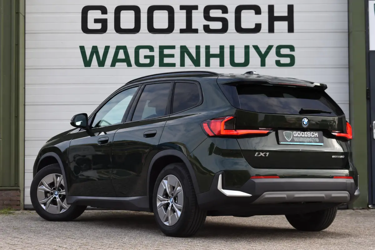 eDrive20 67 kWh | Carplay | Stoelverwarming | 100% SOH | Privacy Glass |