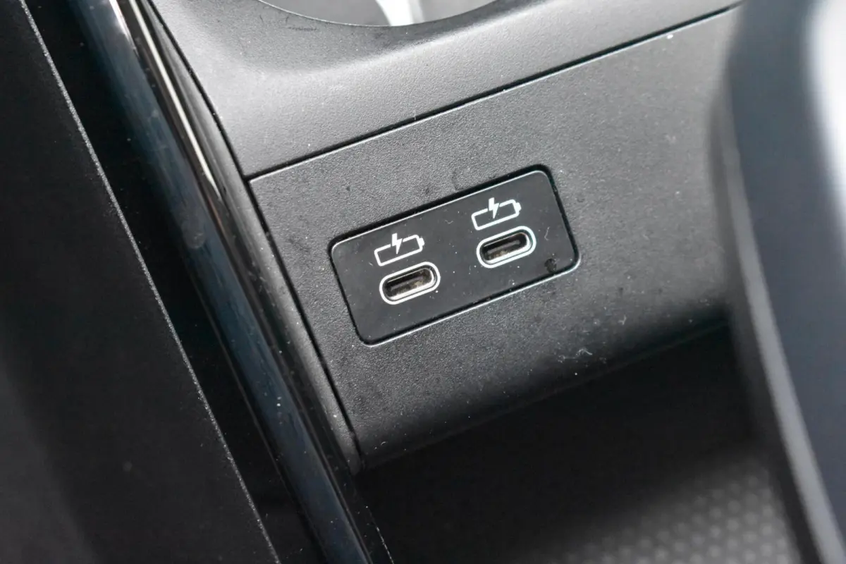 eDrive20 67 kWh | Carplay | Stoelverwarming | 100% SOH | Privacy Glass |