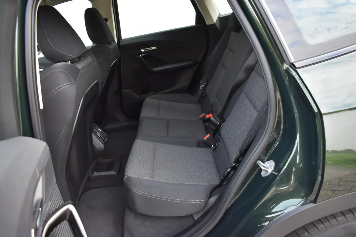 eDrive20 67 kWh | Carplay | Stoelverwarming | 100% SOH | Privacy Glass |