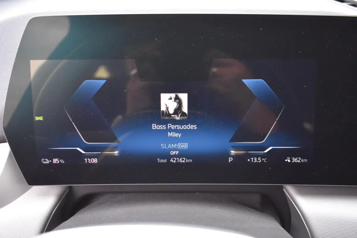 eDrive20 67 kWh | Carplay | Stoelverwarming | 100% SOH | Privacy Glass |
