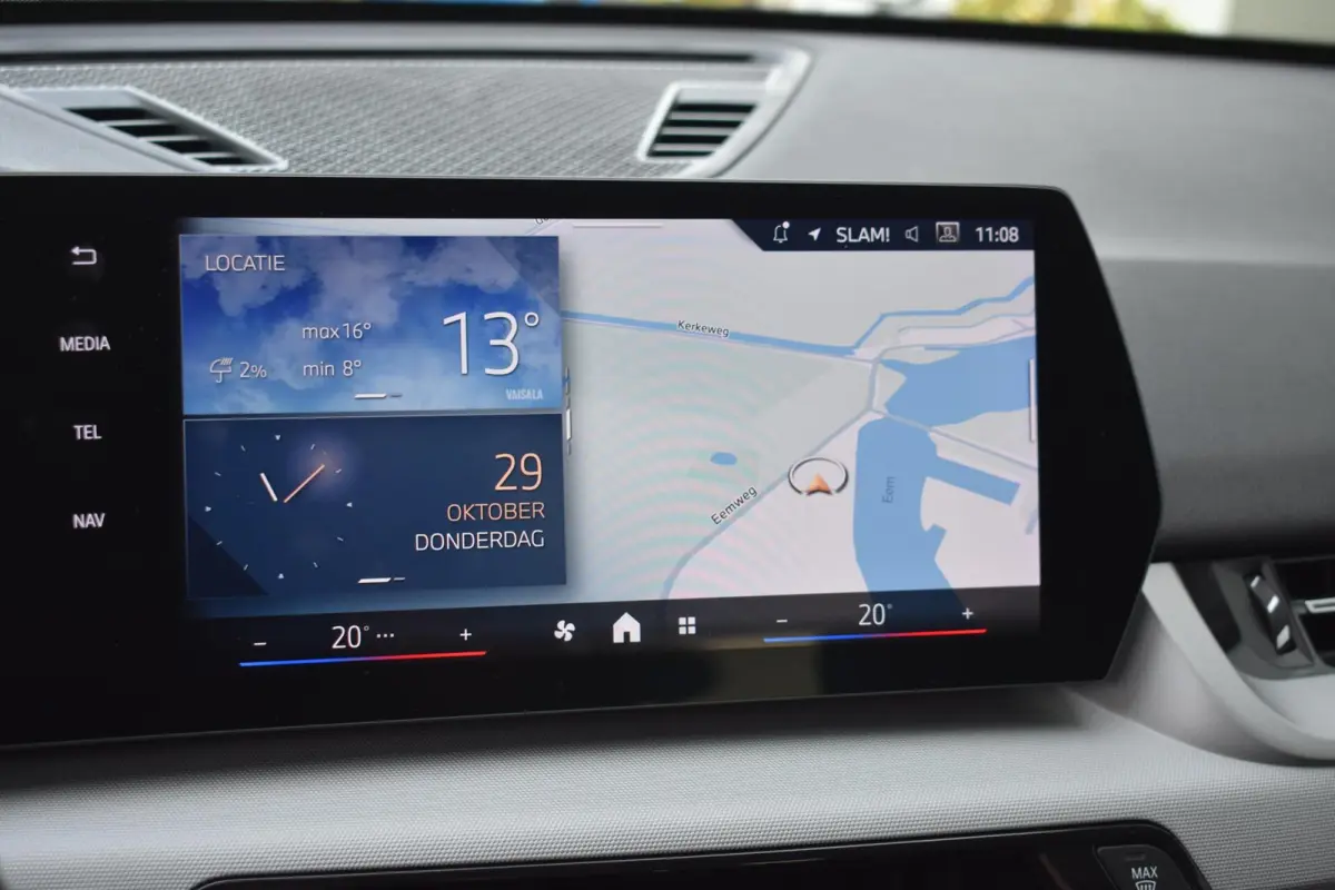 eDrive20 67 kWh | Carplay | Stoelverwarming | 100% SOH | Privacy Glass |