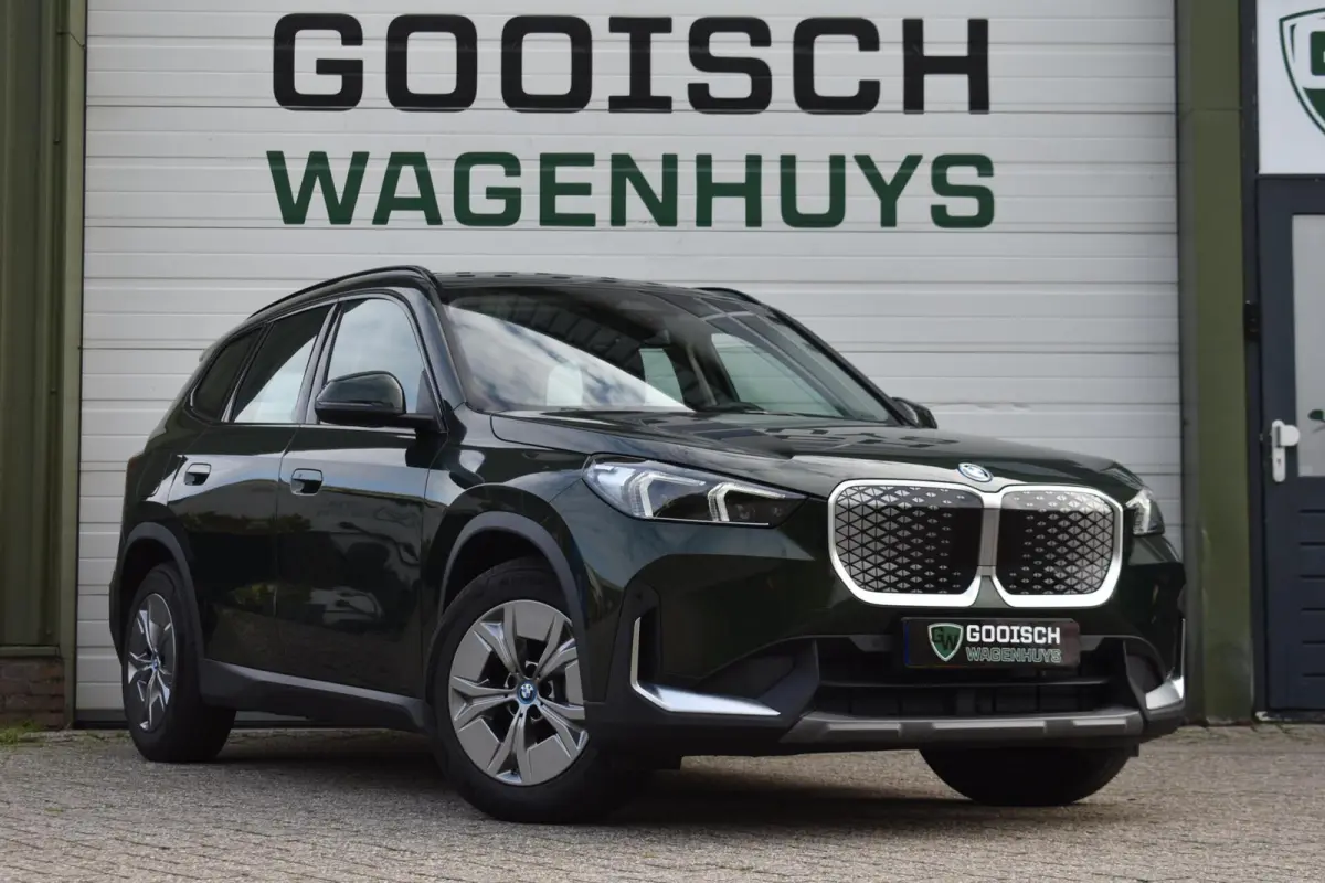 eDrive20 67 kWh | Carplay | Stoelverwarming | 100% SOH | Privacy Glass |