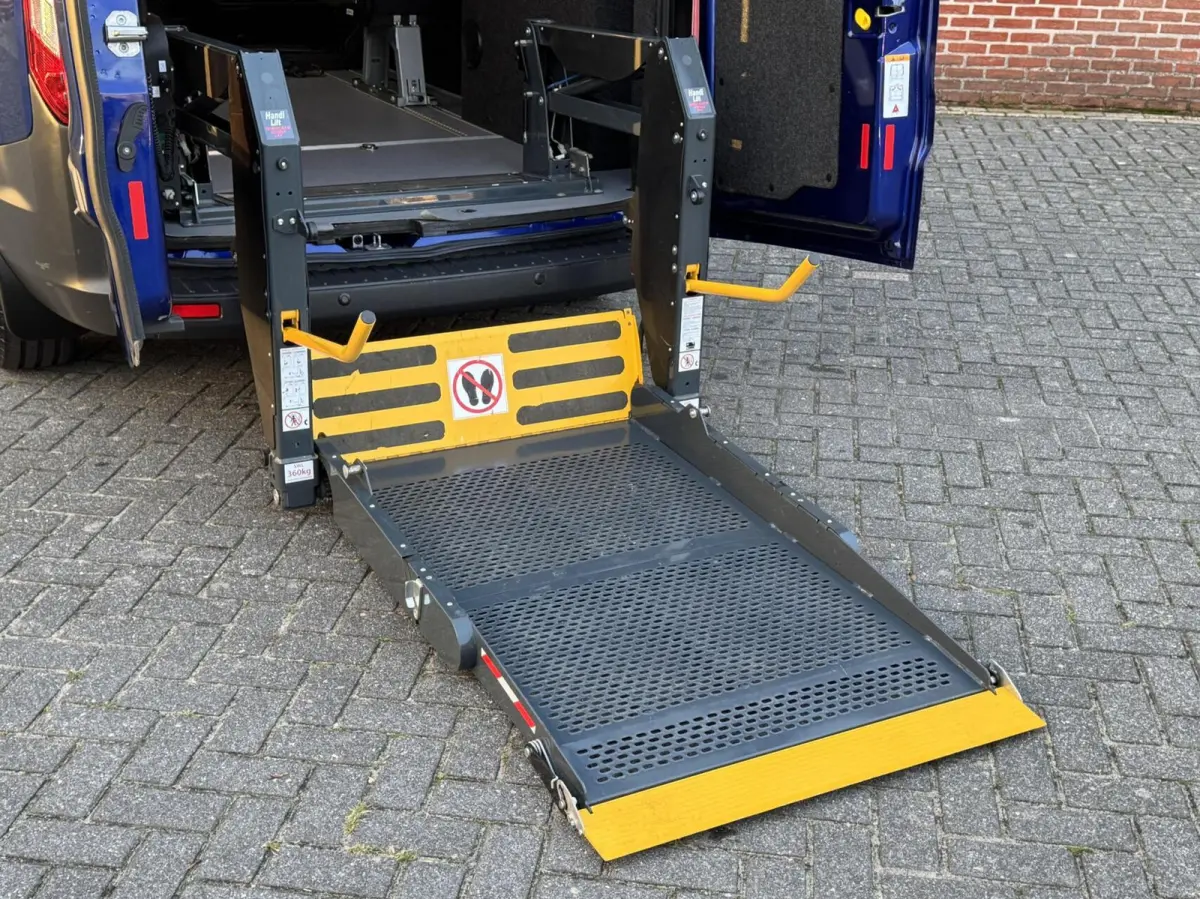 Rolstoelbus met lift 4+1 340 2.0 TDCI 131pk slechts 76.194km