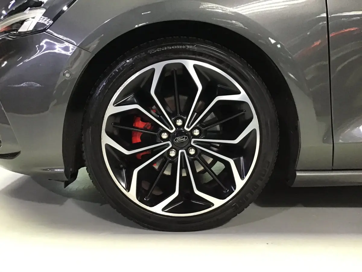 1.5 EcoBoost ST Line Busines I Panodak I 2e Eigen I 150PK I Carplay I B&O I Camera I 18inch I HalfLeder I Navi I Keyles