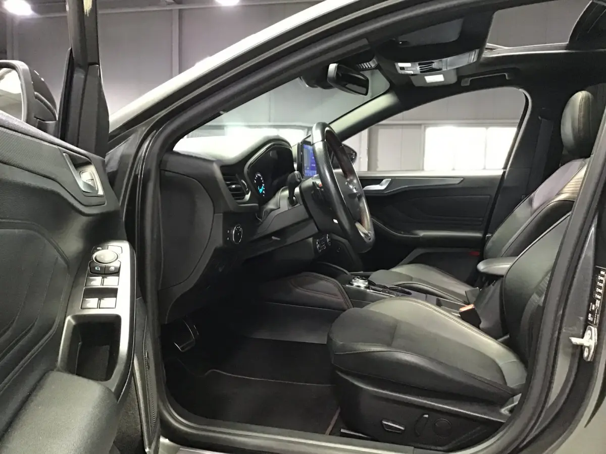 1.5 EcoBoost ST Line Busines I Panodak I 2e Eigen I 150PK I Carplay I B&O I Camera I 18inch I HalfLeder I Navi I Keyles