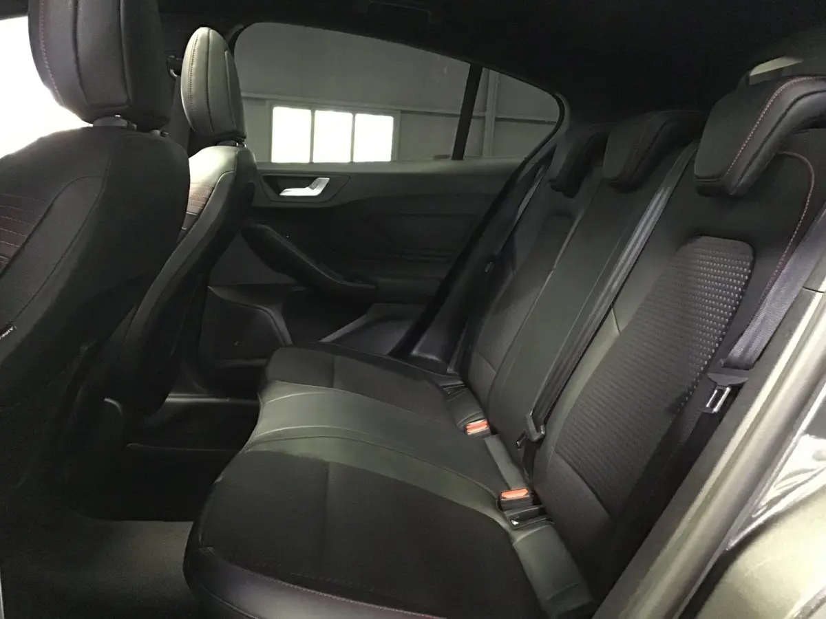 1.5 EcoBoost ST Line Busines I Panodak I 2e Eigen I 150PK I Carplay I B&O I Camera I 18inch I HalfLeder I Navi I Keyles