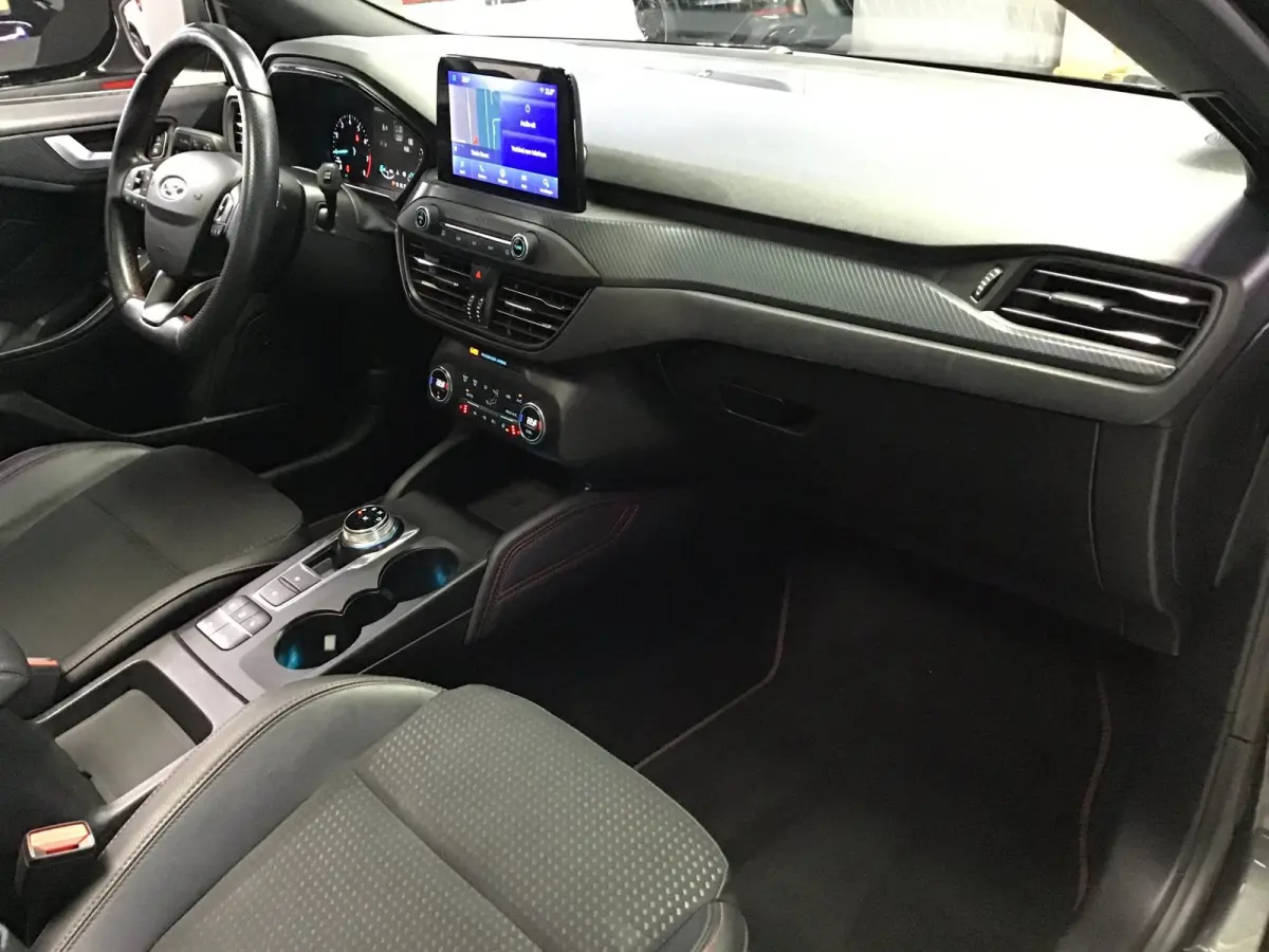 1.5 EcoBoost ST Line Busines I Panodak I 2e Eigen I 150PK I Carplay I B&O I Camera I 18inch I HalfLeder I Navi I Keyles