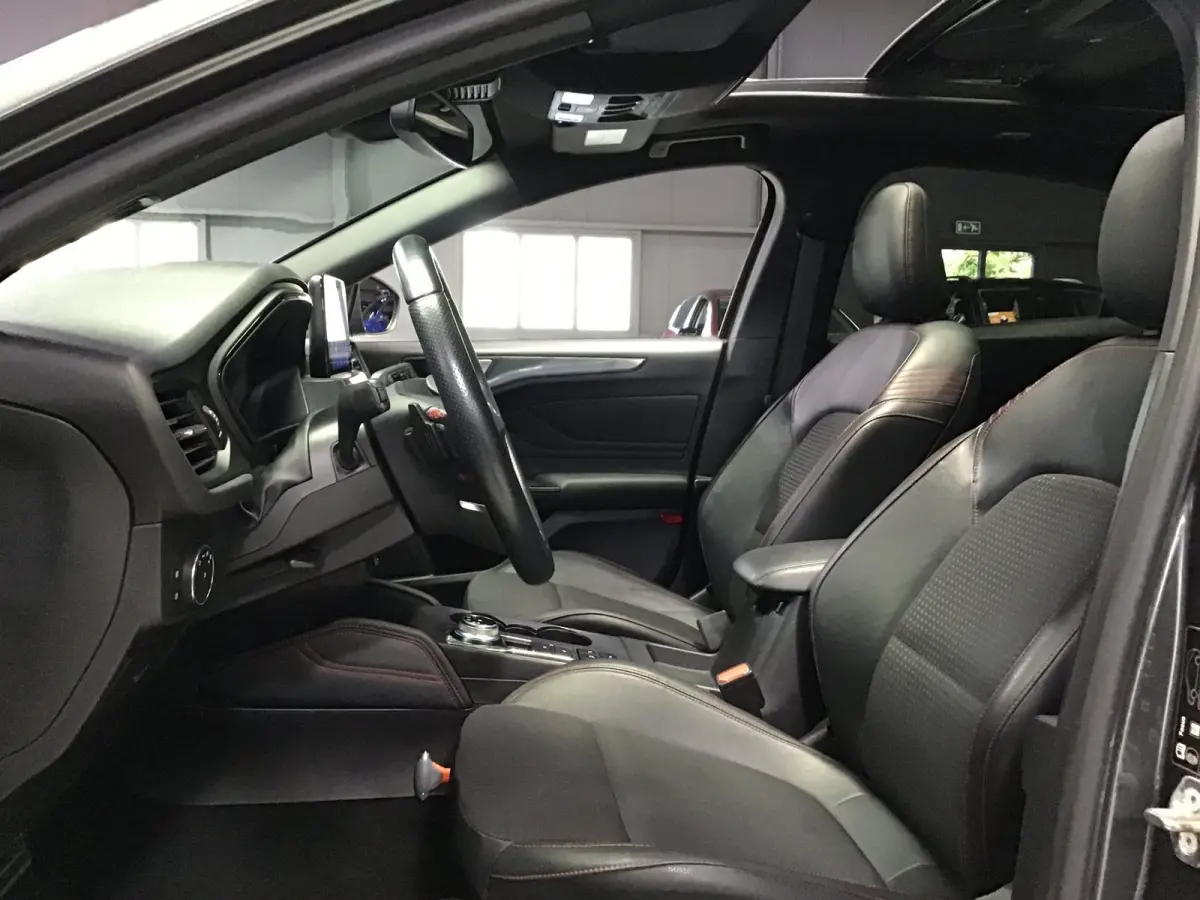 1.5 EcoBoost ST Line Busines I Panodak I 2e Eigen I 150PK I Carplay I B&O I Camera I 18inch I HalfLeder I Navi I Keyles