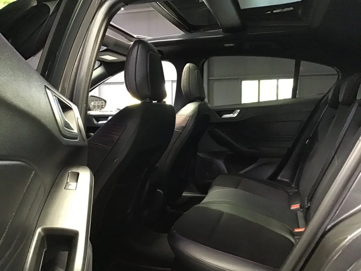 1.5 EcoBoost ST Line Busines I Panodak I 2e Eigen I 150PK I Carplay I B&O I Camera I 18inch I HalfLeder I Navi I Keyles