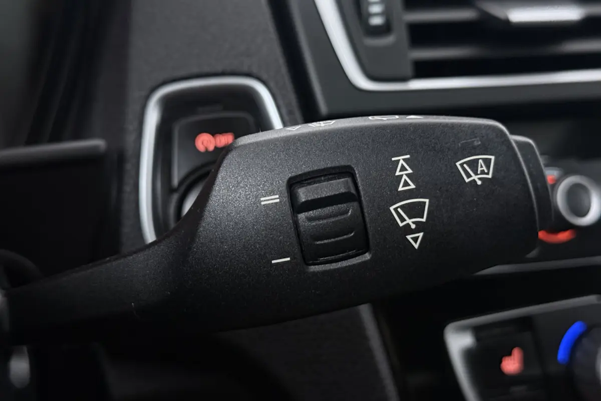 118i M Sport (PANORAMADAK, GROOT-NAVIGATIE, STOELVERWARMING, DEALER ONDERHOUDEN)