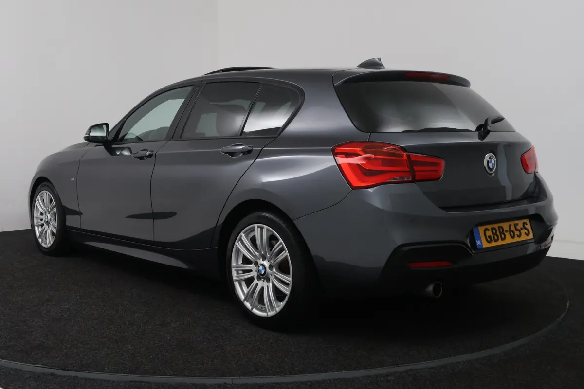 118i M Sport (PANORAMADAK, GROOT-NAVIGATIE, STOELVERWARMING, DEALER ONDERHOUDEN)