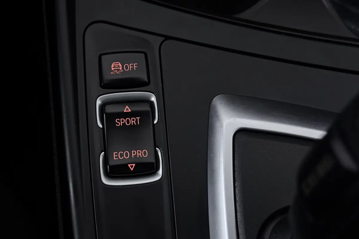118i M Sport (PANORAMADAK, GROOT-NAVIGATIE, STOELVERWARMING, DEALER ONDERHOUDEN)