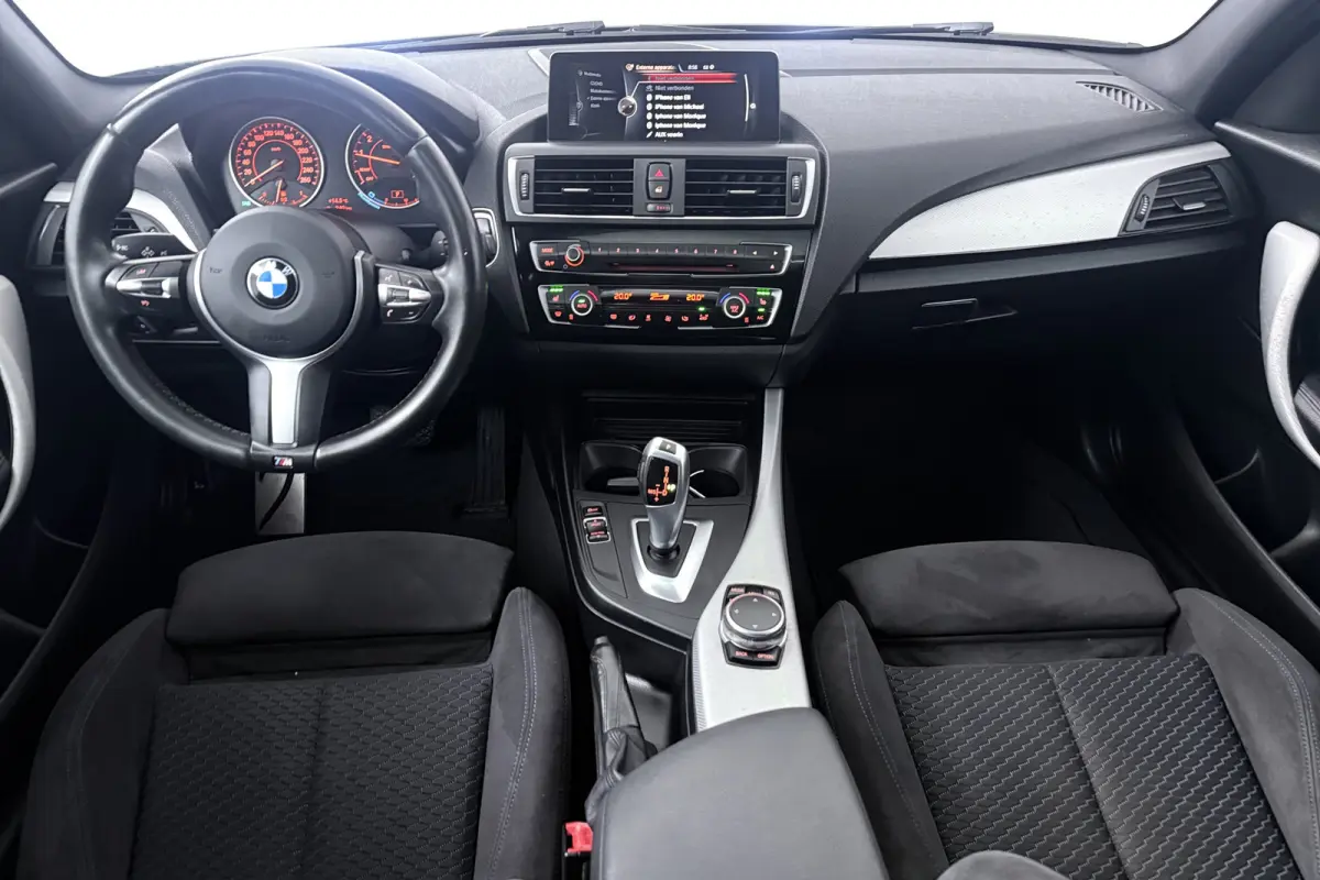 118i M Sport (PANORAMADAK, GROOT-NAVIGATIE, STOELVERWARMING, DEALER ONDERHOUDEN)